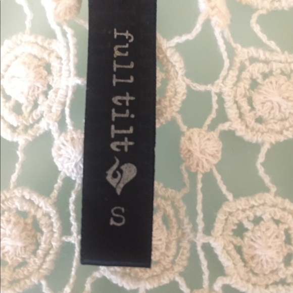 Full Tilt flowered crop top shirt - Picture 2 of 4